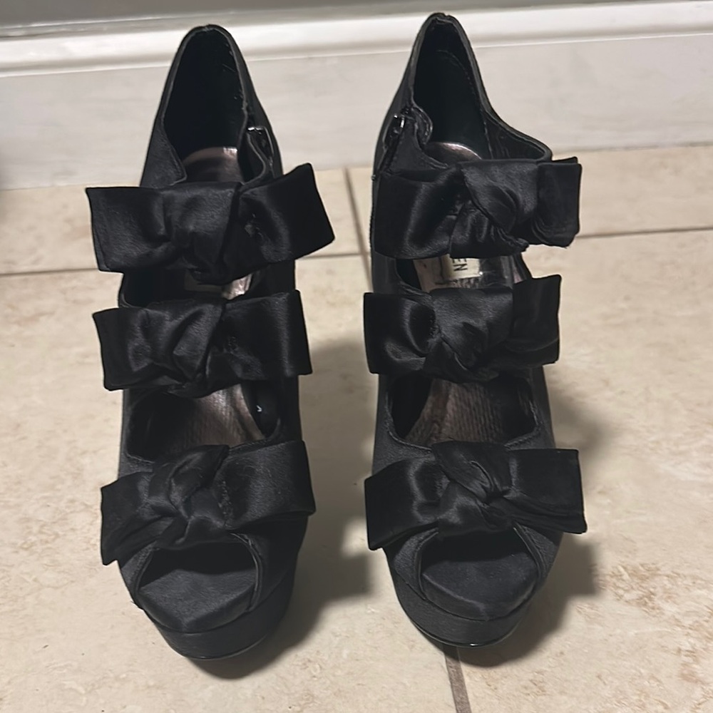 Black high-heeled sandals with multiple straps and bows